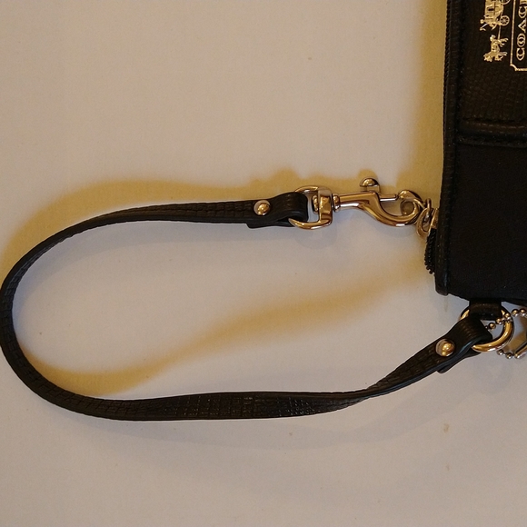 NWOT. Coach canvas Signature C logo wristlet. - Picture 5 of 6